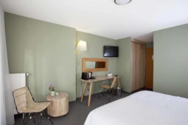 Room 5 of 38