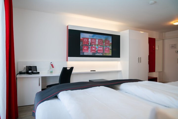 Room 8 of 77