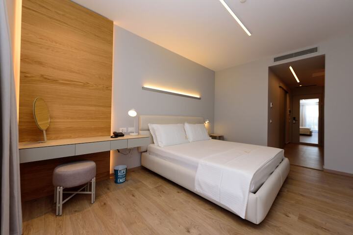 Room 9 of 35