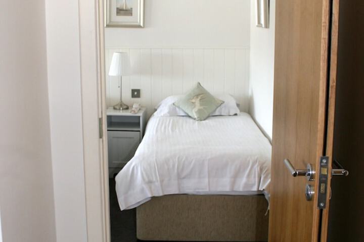 Room 17 of 39
