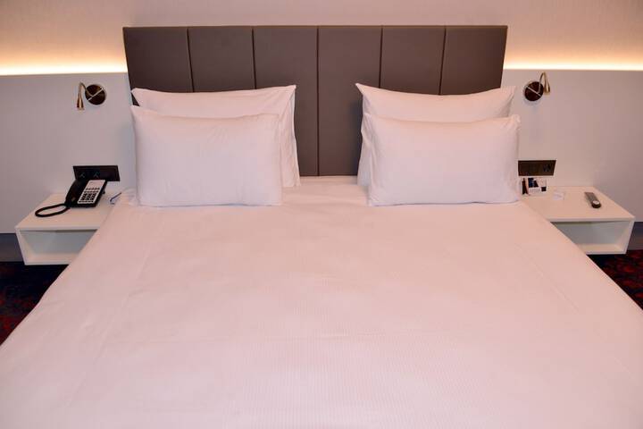 Room 12 of 36