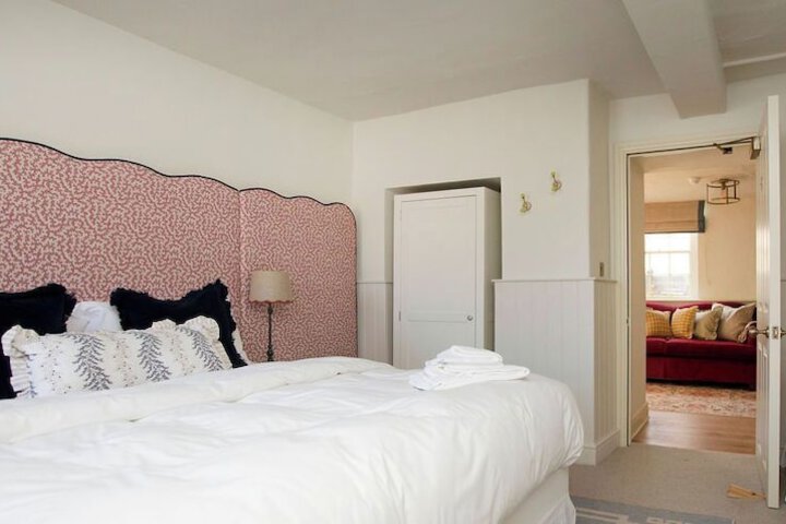 Room 32 of 145