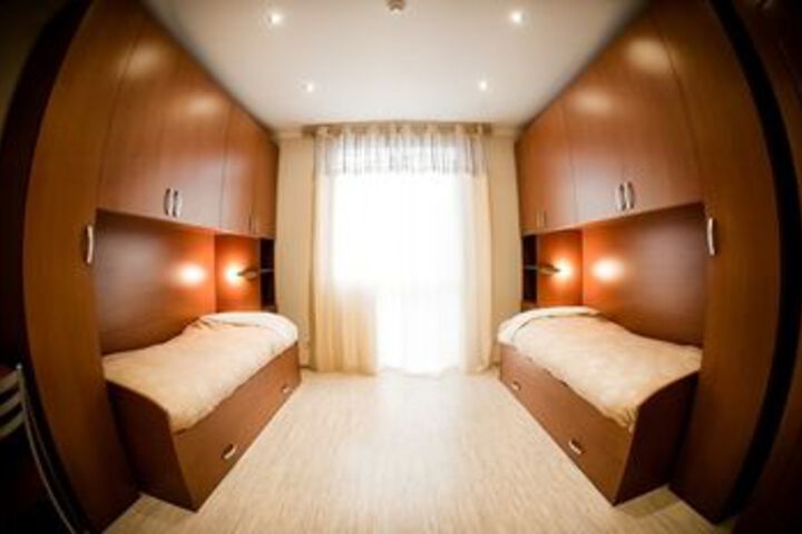 Room 6 of 13