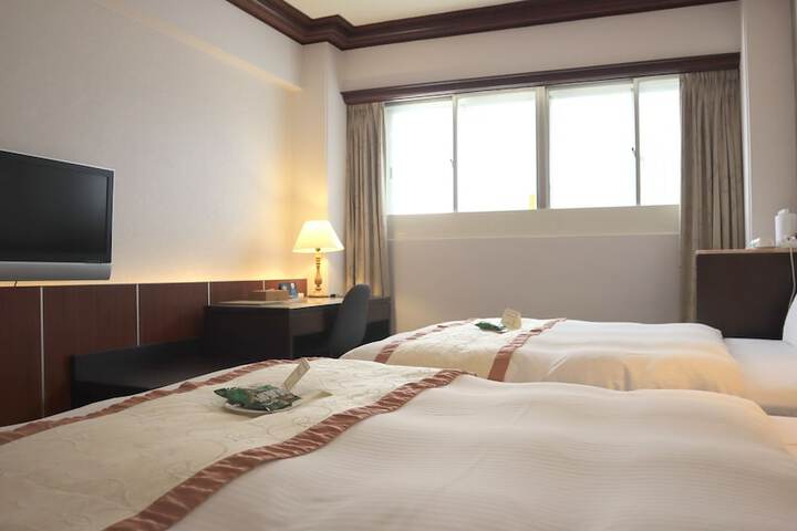 Room 33 of 72