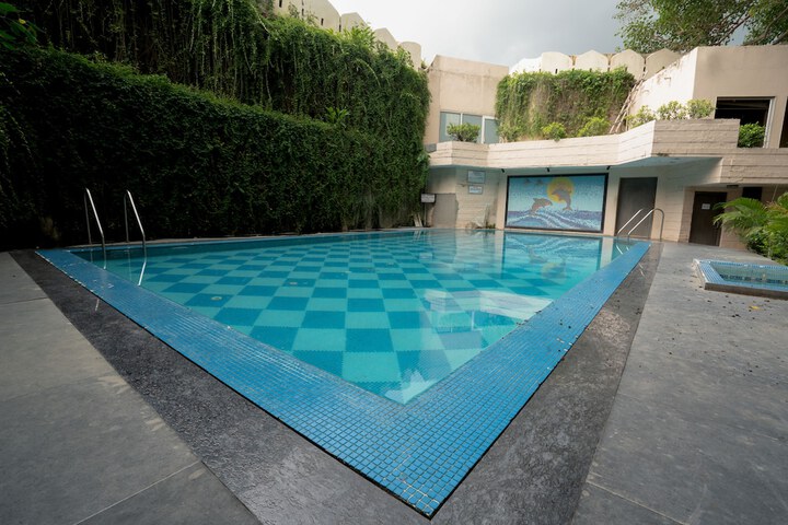 Pool 33 of 58
