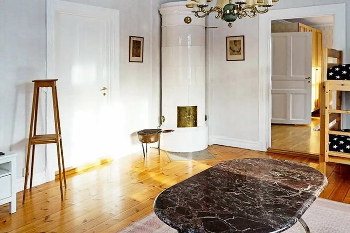Room 4 of 12