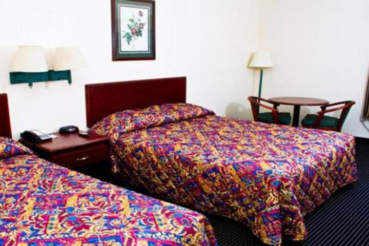 2 Queen Beds (2 of 2)