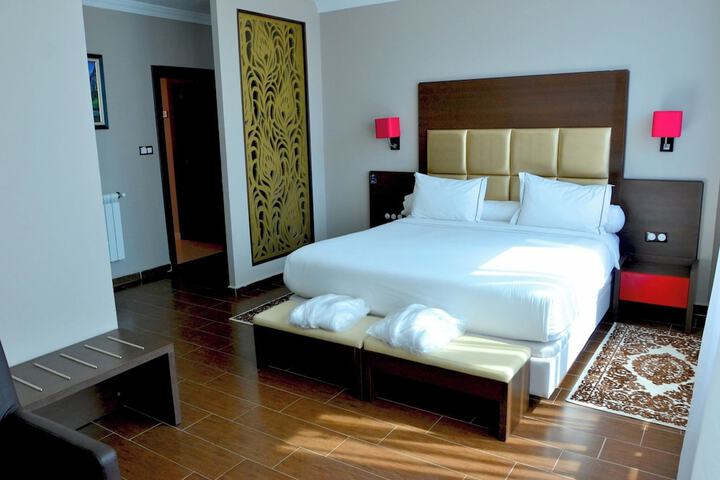 Room 5 of 6