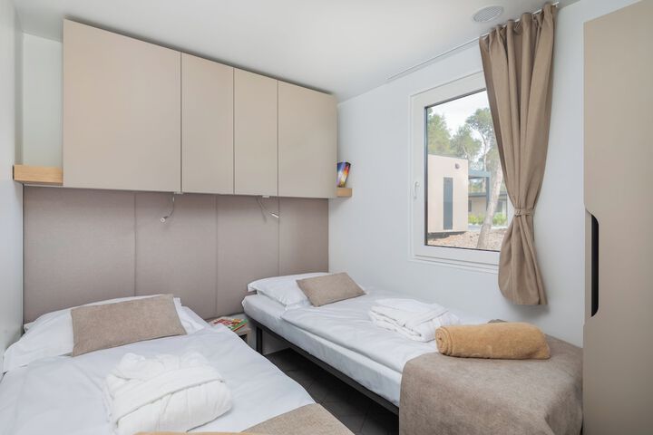 Room 16 of 222