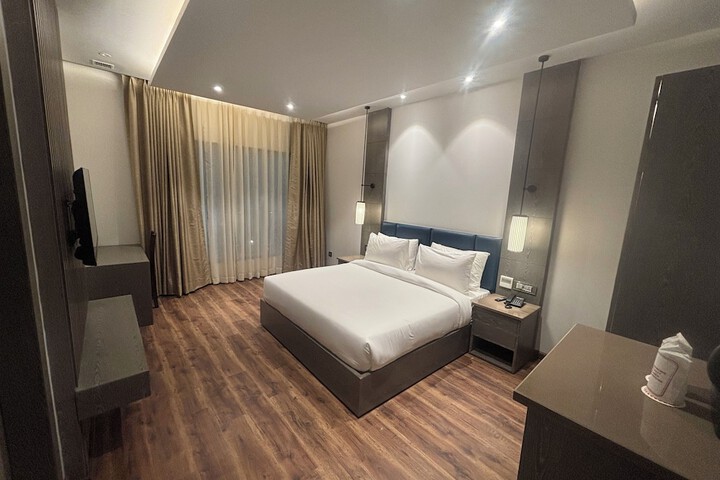 Room 12 of 20