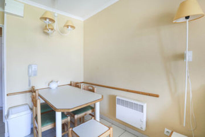 Room 52 of 65