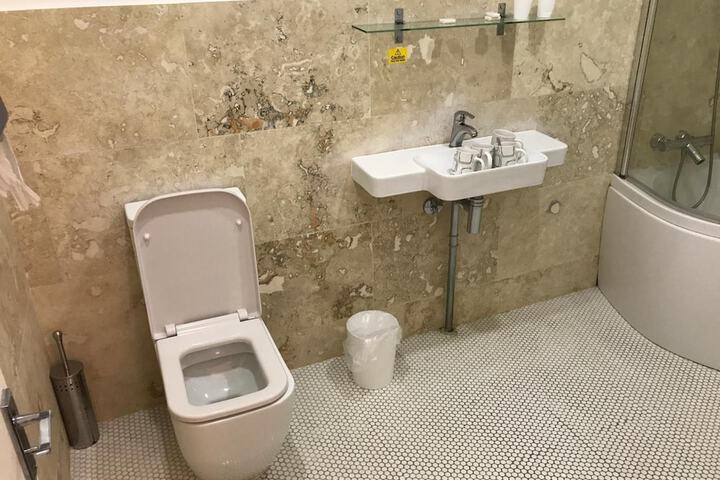 Room 45 of 66