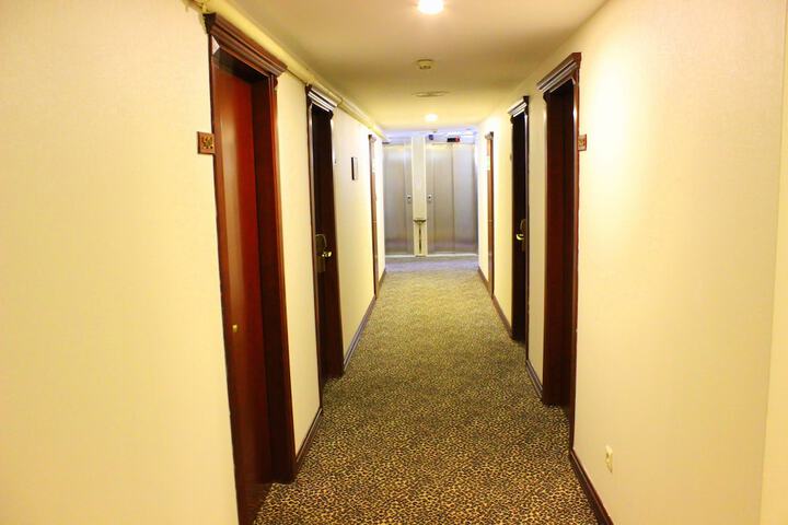 Ballroom/Hall 108 of 114