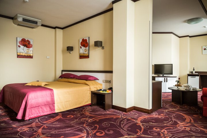 Room 10 of 113