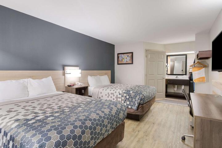 Standard Room, King or Two Doubles (7 of 11)