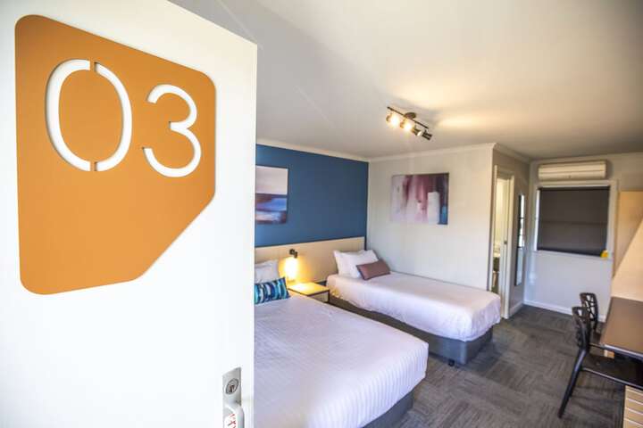 Room 4 of 38