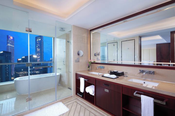 Room 53 of 251