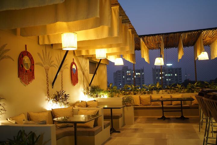 Lounge 16 of 30