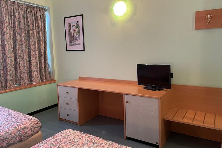 Room 4 of 14