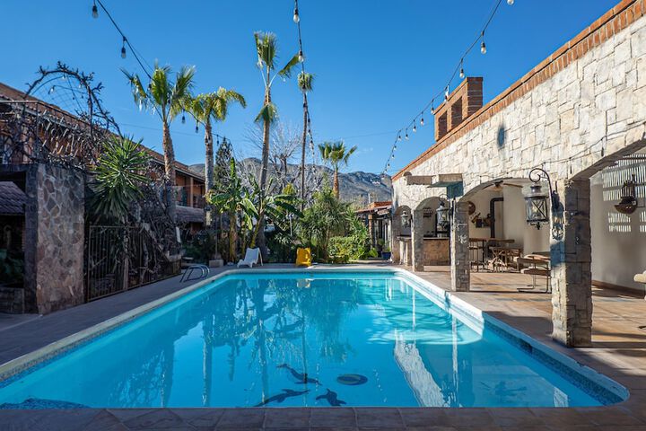 Pool 10 of 25