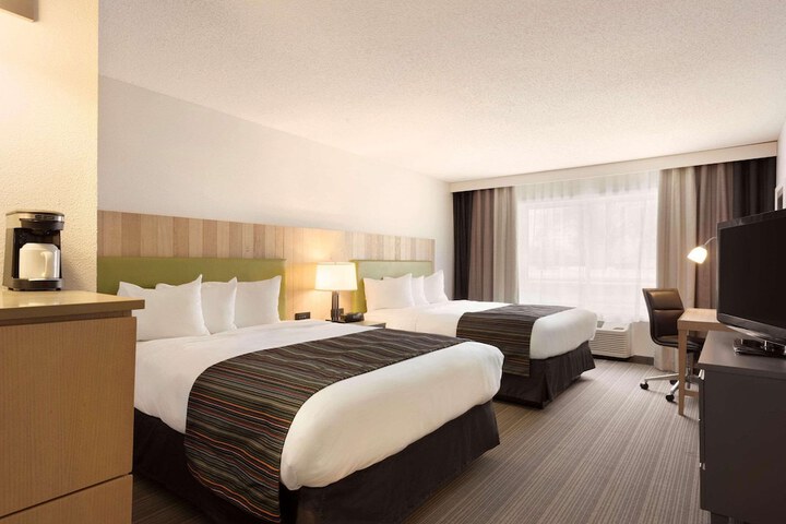 2 Queen Beds (4 of 5)