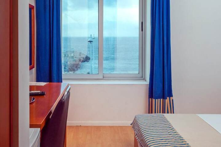 Room 12 of 49