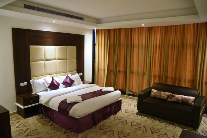 Room 5 of 7