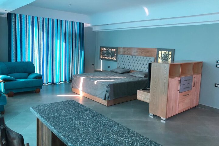 Room 2 of 7