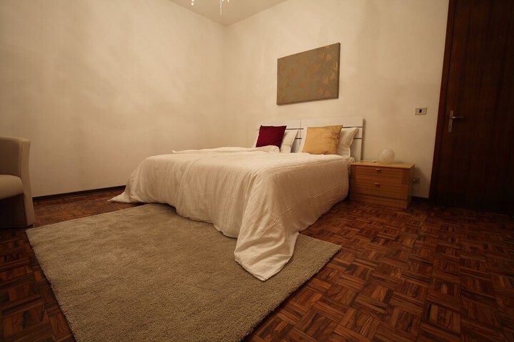 Room 4 of 17
