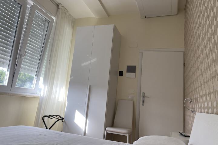 Room 33 of 99