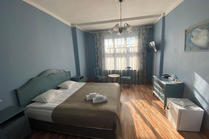 Room 163 of 272