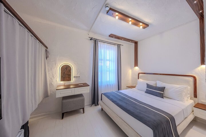 Room 4 of 78