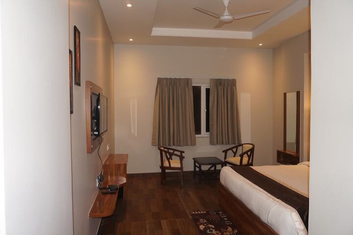 Room 11 of 27