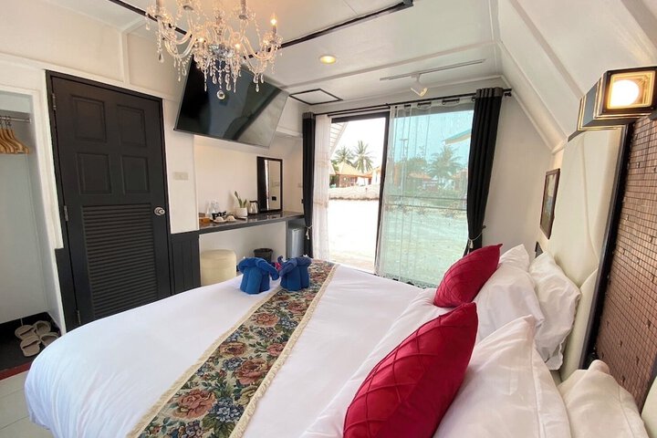 Room 8 of 82