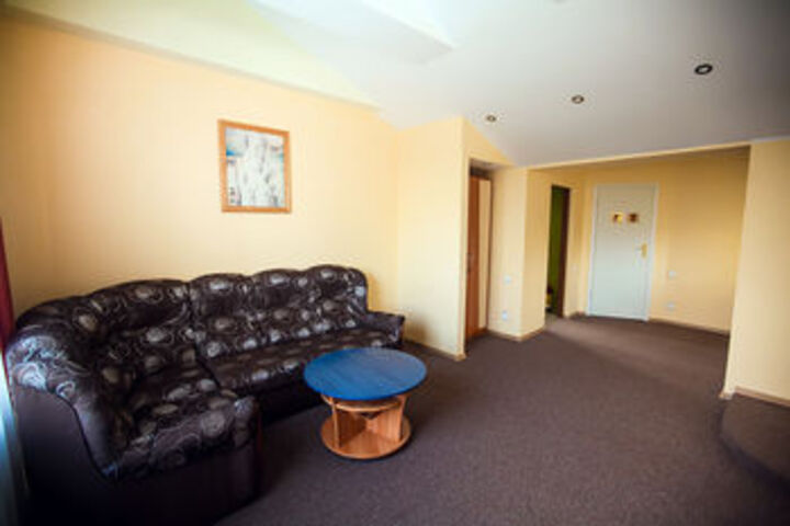 Room 16 of 28