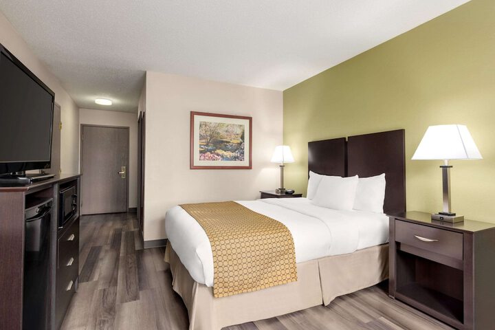 1 Double Bed Mobility Accessible (4 of 7)