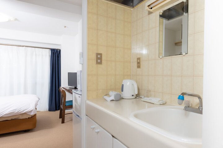Room 18 of 28