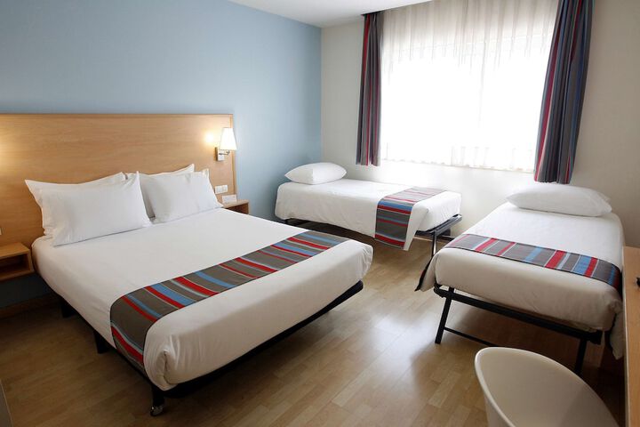 Room 14 of 32