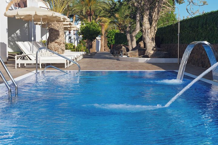 Hotel Pool