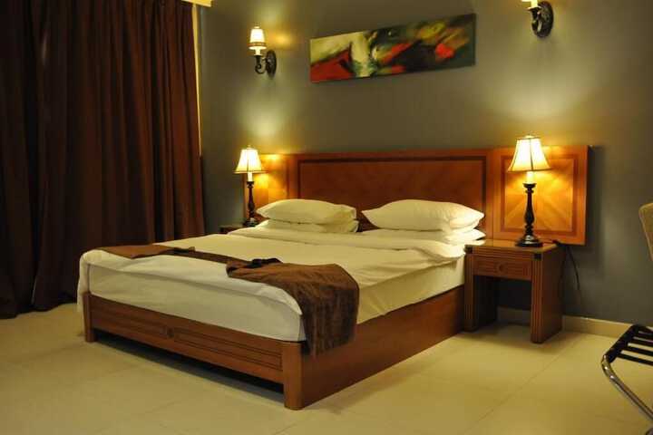 Room 9 of 38