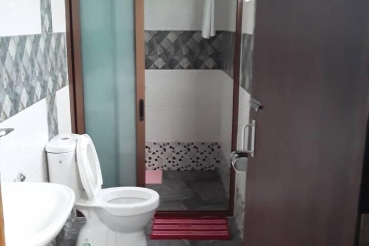 Room 9 of 16