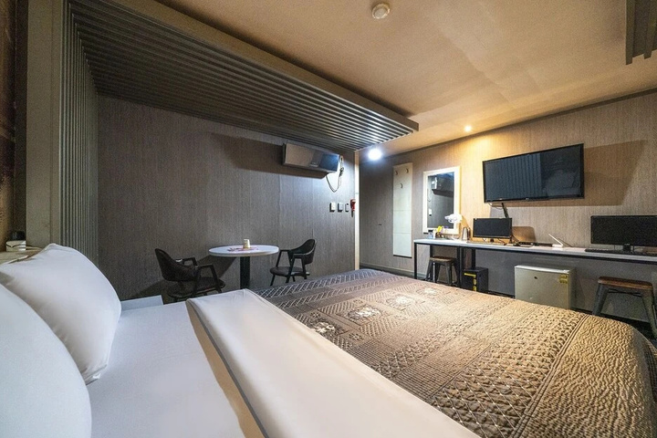 Room 3 of 14