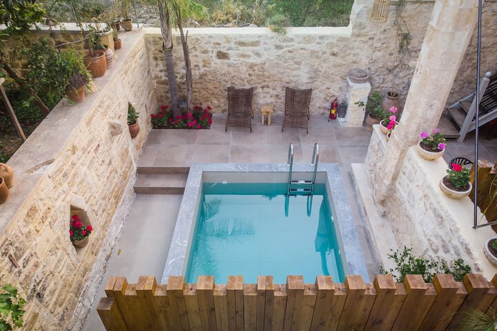Pool 48 of 69