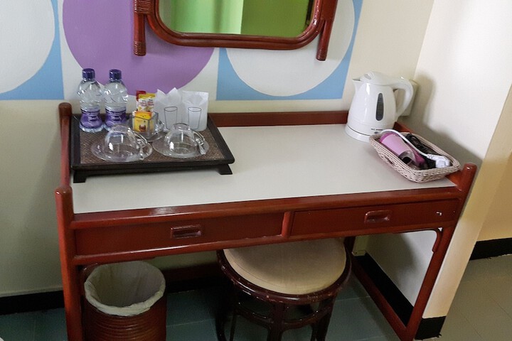 Room 27 of 42