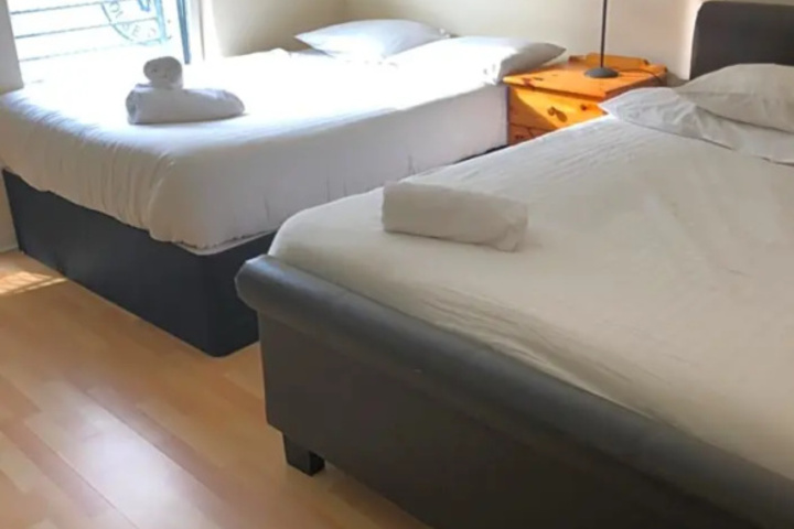 Room 4 of 16