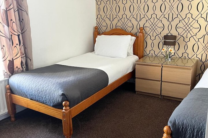 Room 5 of 14