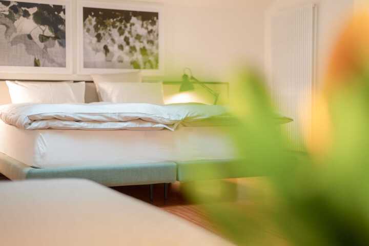 Room 9 of 37
