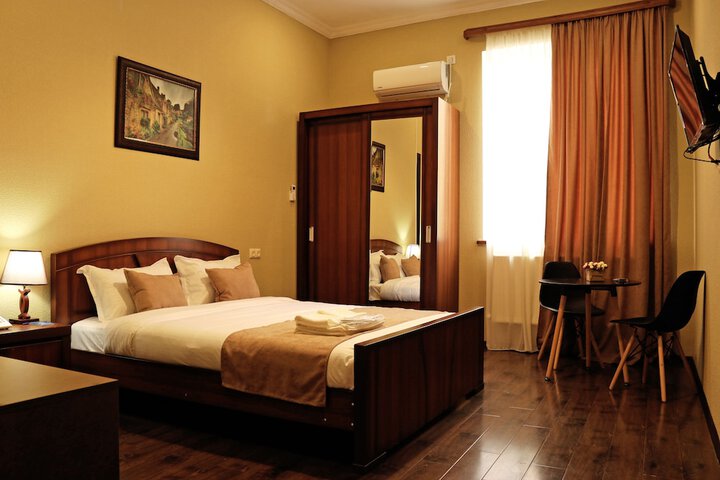 Room 12 of 71