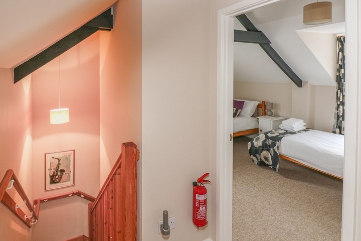 Room 5 of 15