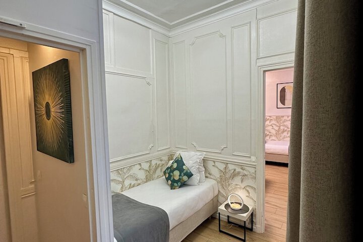 Room 5 of 85